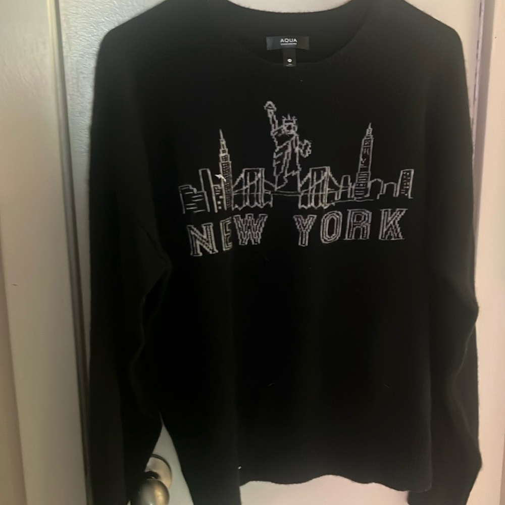 Bloomingdale’s Aqua Cashmere sweater in black size medium